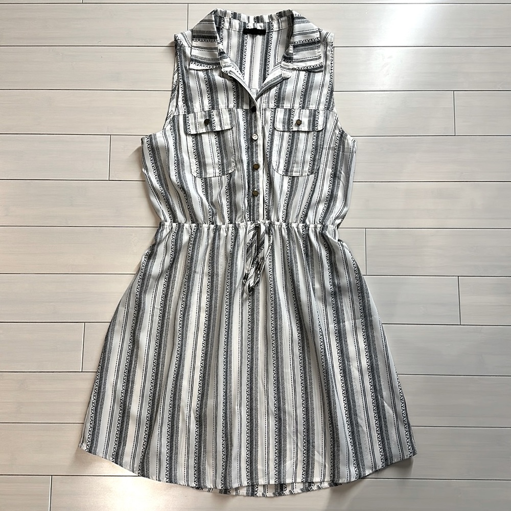 BeBop Juniors Black/White Sleeveless Knee-Length Dress Size Large